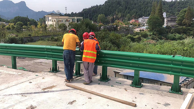 屯昌高速公路护栏板的维护确保道路安全的关键环节